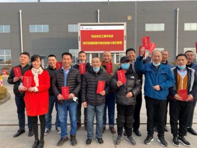 就地过年，坚守岗位，致敬最美奋斗者 赏金船长医药 今天